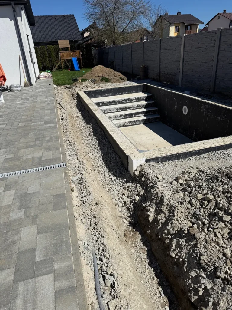 Monolitická konštrukcia bazéna Magiline so schodmi