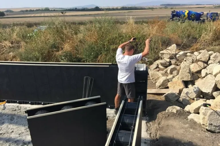Bazén s kamenným obkladom a technickou šachtou — realizácia bazéna Magiline (2)