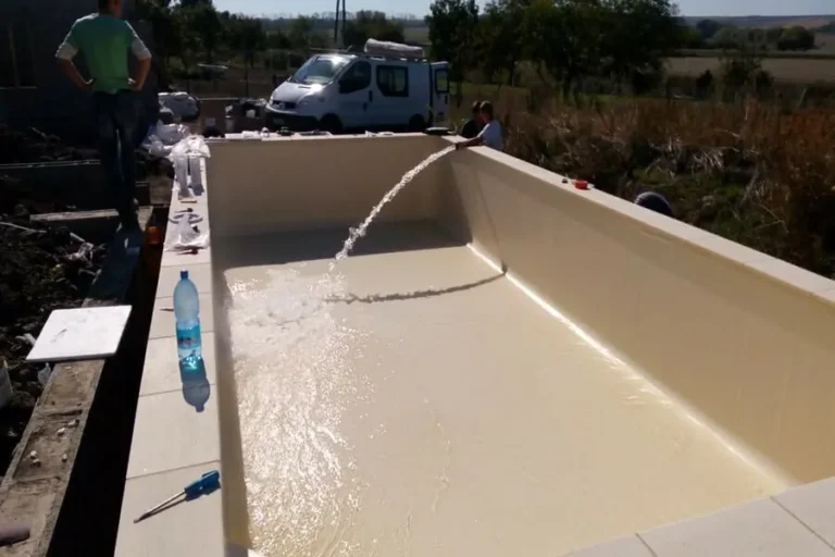 Bazén s kamenným obkladom a technickou šachtou — realizácia bazéna Magiline (8)