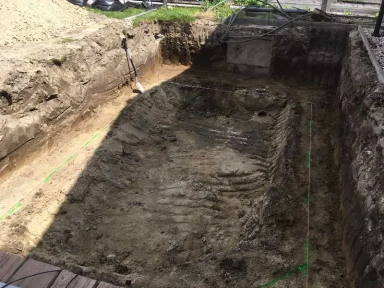 Bazén so schodiskom po celej šírke — realizácia bazéna Magiline (3)