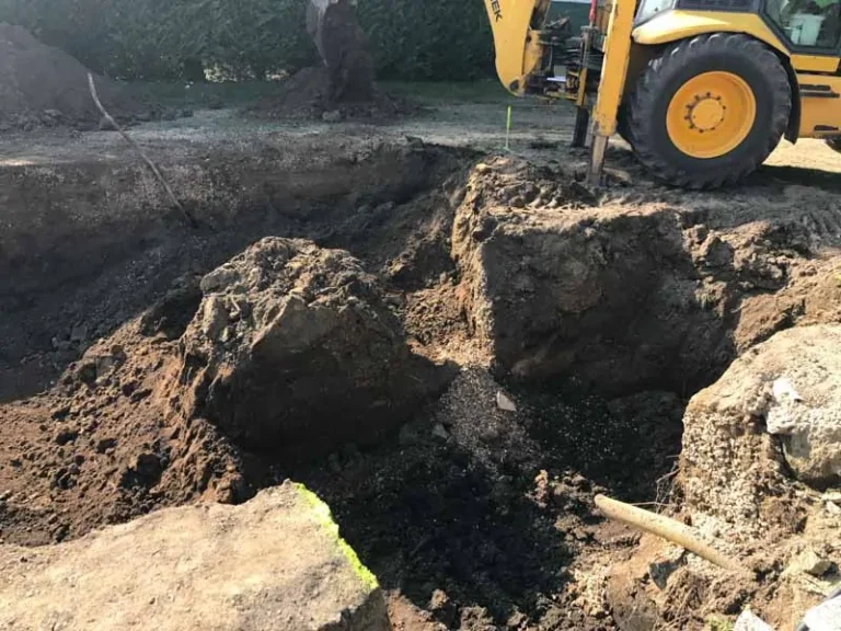 Dlhý záhradný bazén pri novostavbe — realizácia bazéna Magiline (4)